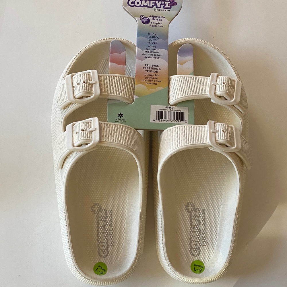 NWT Slide Sandles. Off white. Large